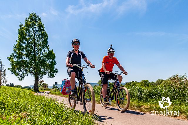 na-rowerach-elektrycznych-nad-wezera-dol