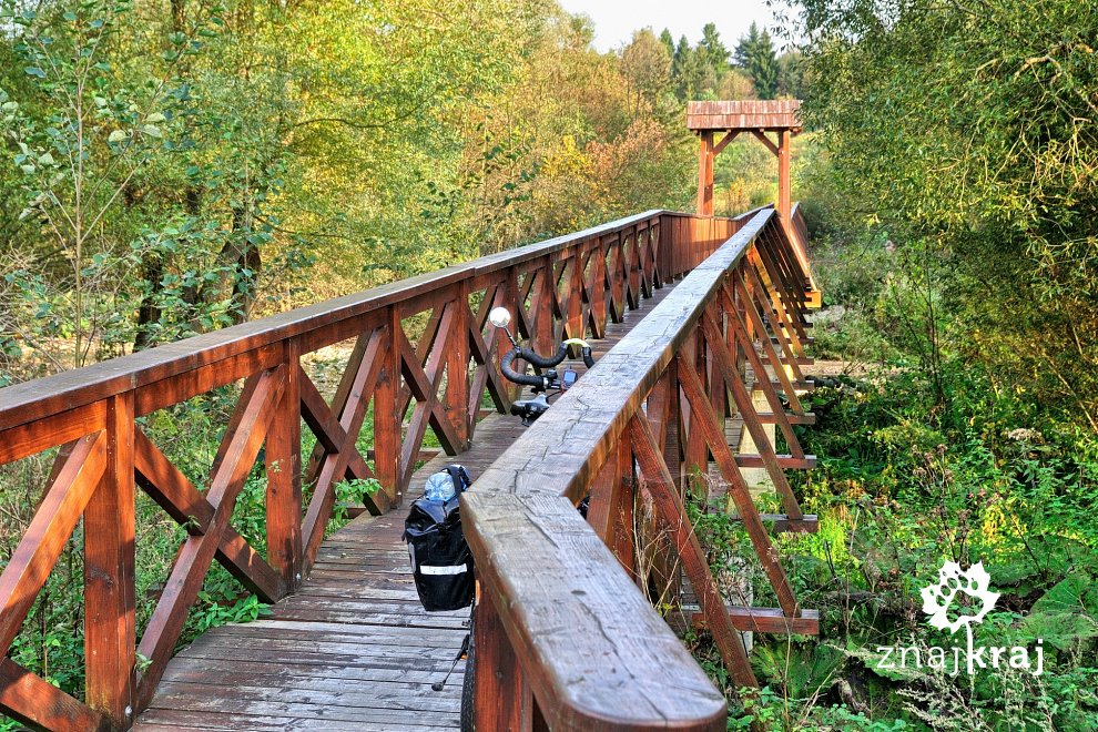 dlugi-drewniany-most-rowerowy-na-bystrzy