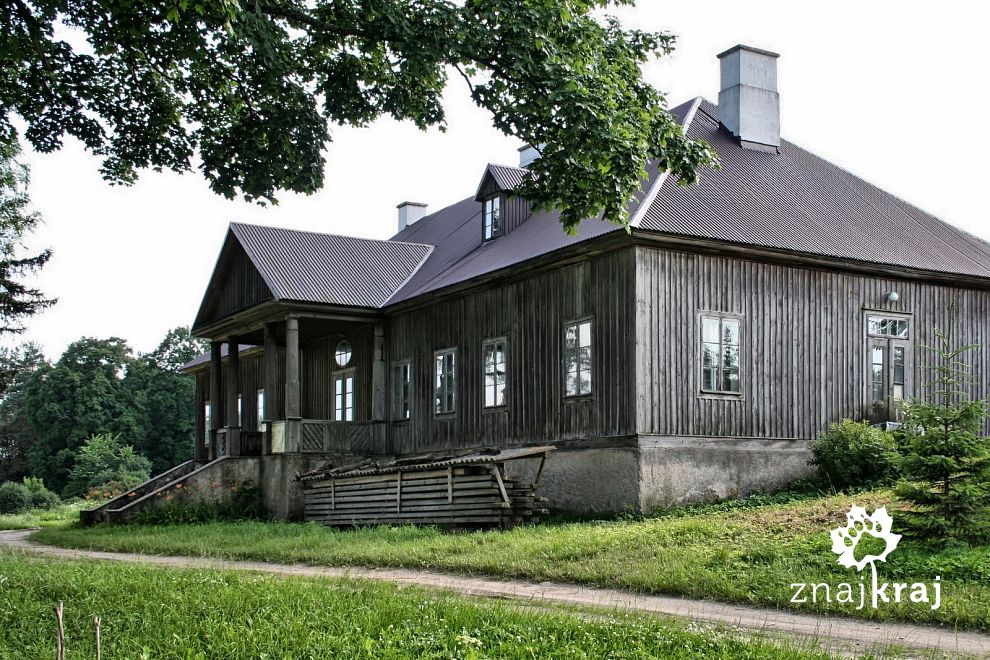 Dwór w Łosośnej
