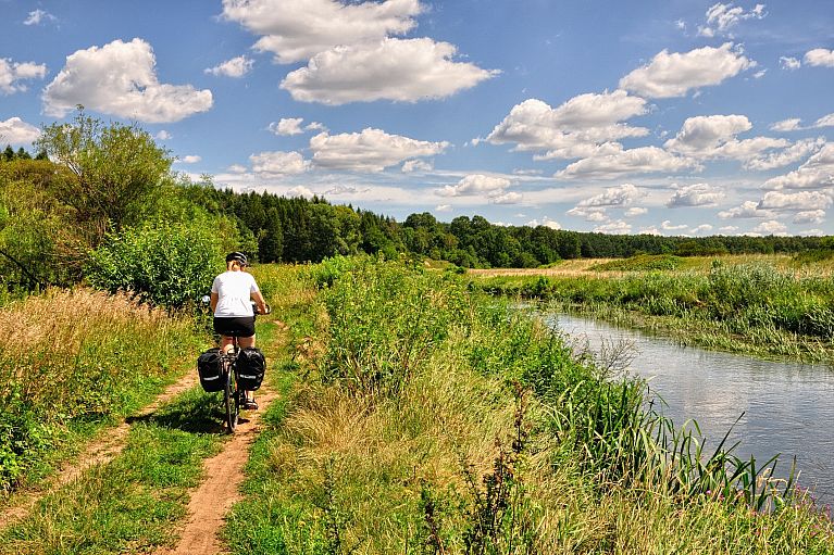 Rowerowy szlak tuż nad lustrem Warty
