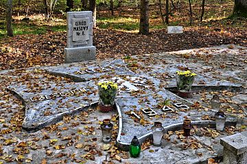 Groby pomordowanych w Szpęgawsku Groby pomordowanych w Szpęgawsku