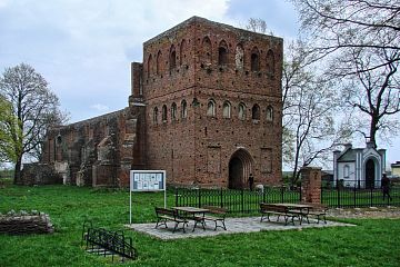 Ruiny kościoła w Steblewie Ruiny kościoła w Steblewie