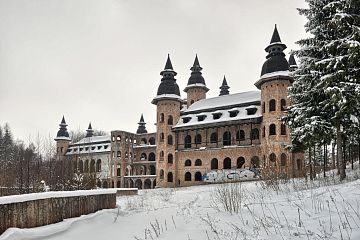 Zamek w Łapalicach Zamek w Łapalicach