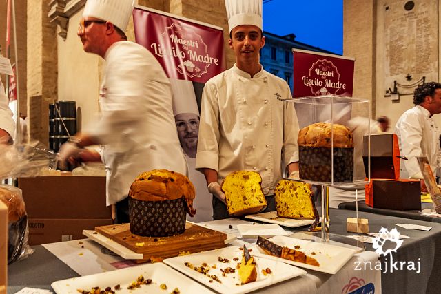 Jedno z ciast drożdżowych podczas festiwalu w Parmie