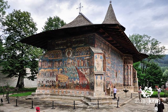 Malowana cerkiew w monasterze w Worońcu