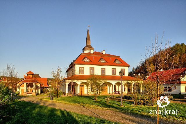 Dwór obronny w Gładyszowie w Beskidzie Niskim
