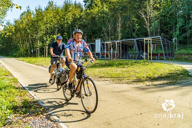 rowerzysci-na-zelaznym-szlaku-rowerowym-