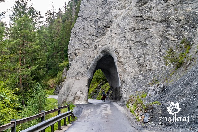 tunel-nad-wielkim-kanionem-szwajcarii-sz