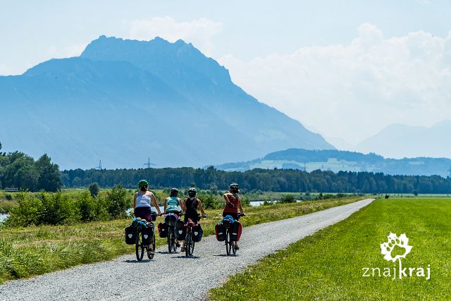 turystki-rowerowe-na-szlaku-rowerowym-re