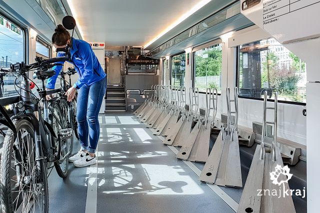 wagon-dla-rowerzystow-na-szlaku-loary-do