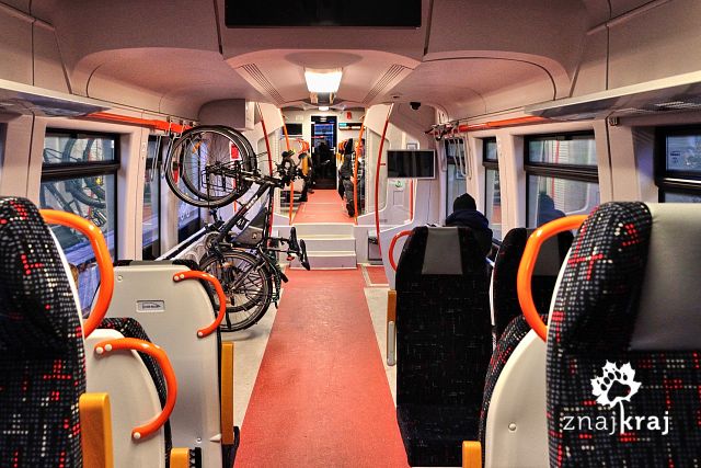 we-wnetrzu-pociagu-pkm-hel-2015-szymon-n