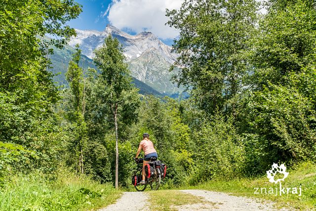 widok-na-trasie-rowerowej-renu-w-szwajca