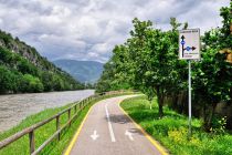 Droga rowerowa nad Adygą w kierunku Lago di Garda Droga rowerowa nad Adygą w kierunku Lago di Garda