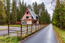 Nieczynna stacja kolejowa przy szlaku Nieczynna stacja kolejowa przy szlaku