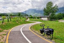 Rowerowa trasa w kierunku Rovereto Rowerowa trasa w kierunku Rovereto