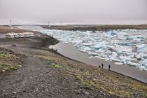 Widok na ujście Jökulsárlón do oceanu Widok na ujście Jökulsárlón do oceanu