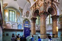 Wnętrze synagogi w Leżajsku
