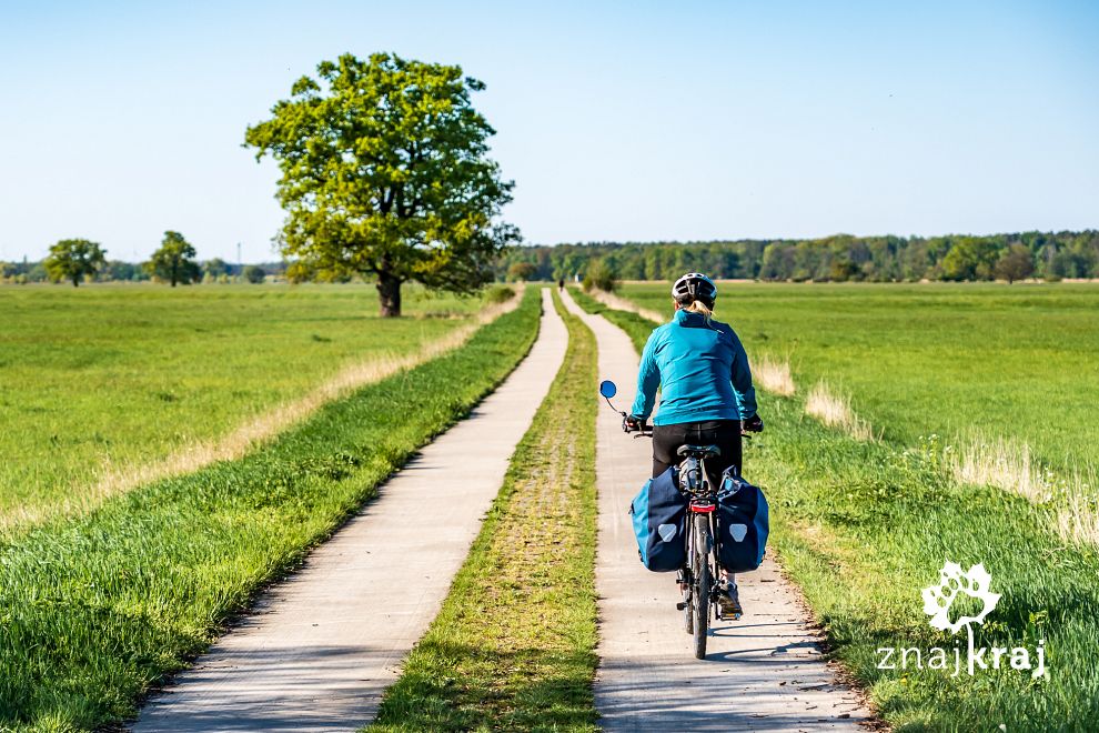 betonowa-nawierzchnia-na-szlaku-rowerowy