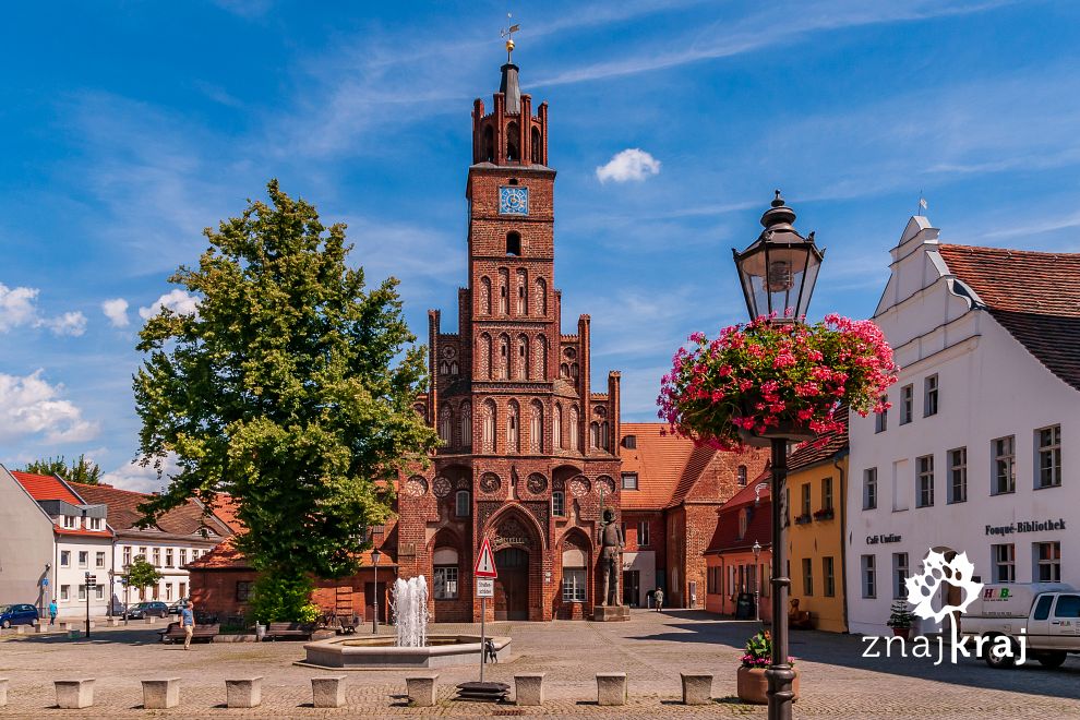 Brandenburg nad Hawelą - ratusz i posąg Rolanda