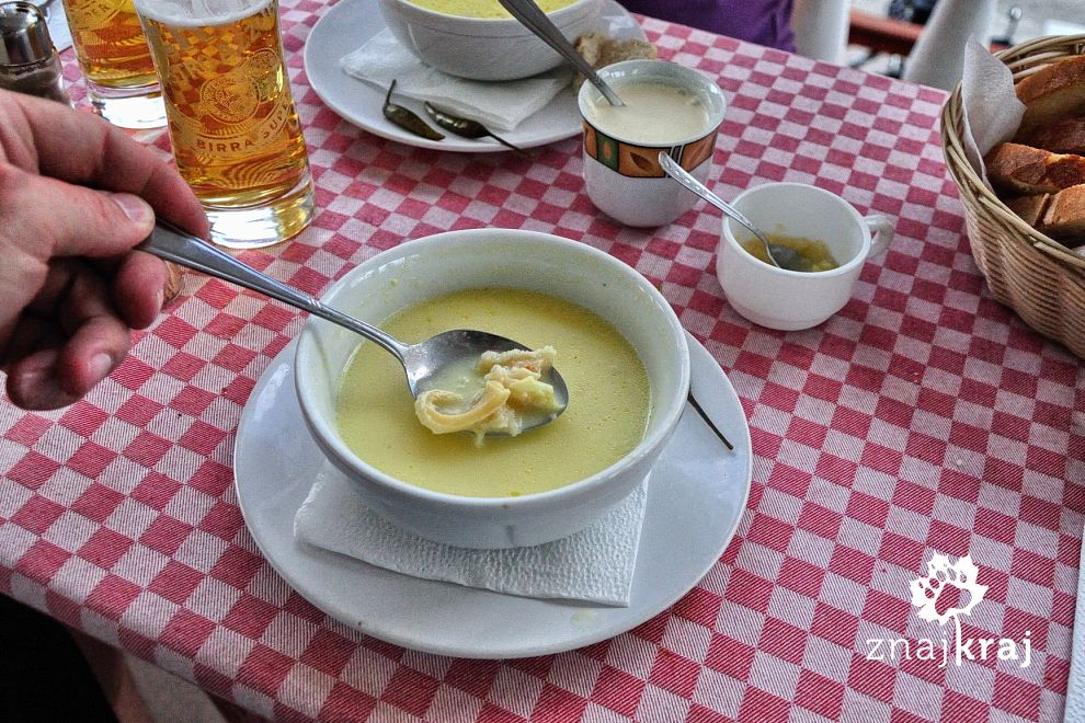 W restauracji w Ciocanesti. Bukowina, Rumunia