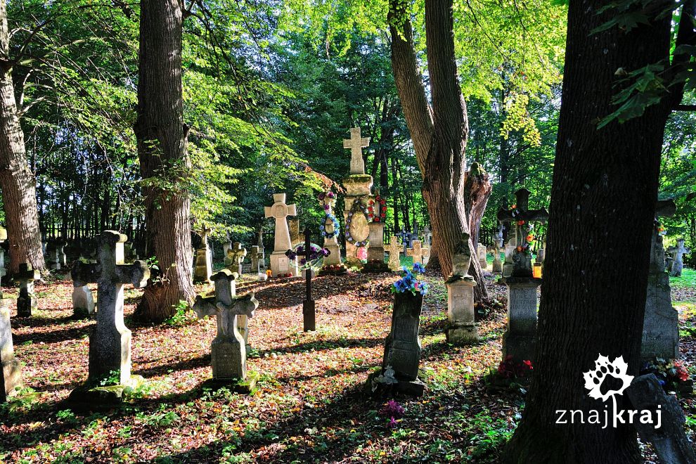 Cmentarz na wzgórzu w Radrużu