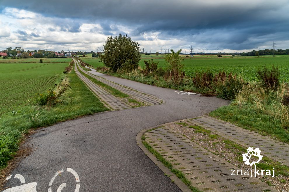 droga-rowerowa-kolo-iwiecina-velo-baltic