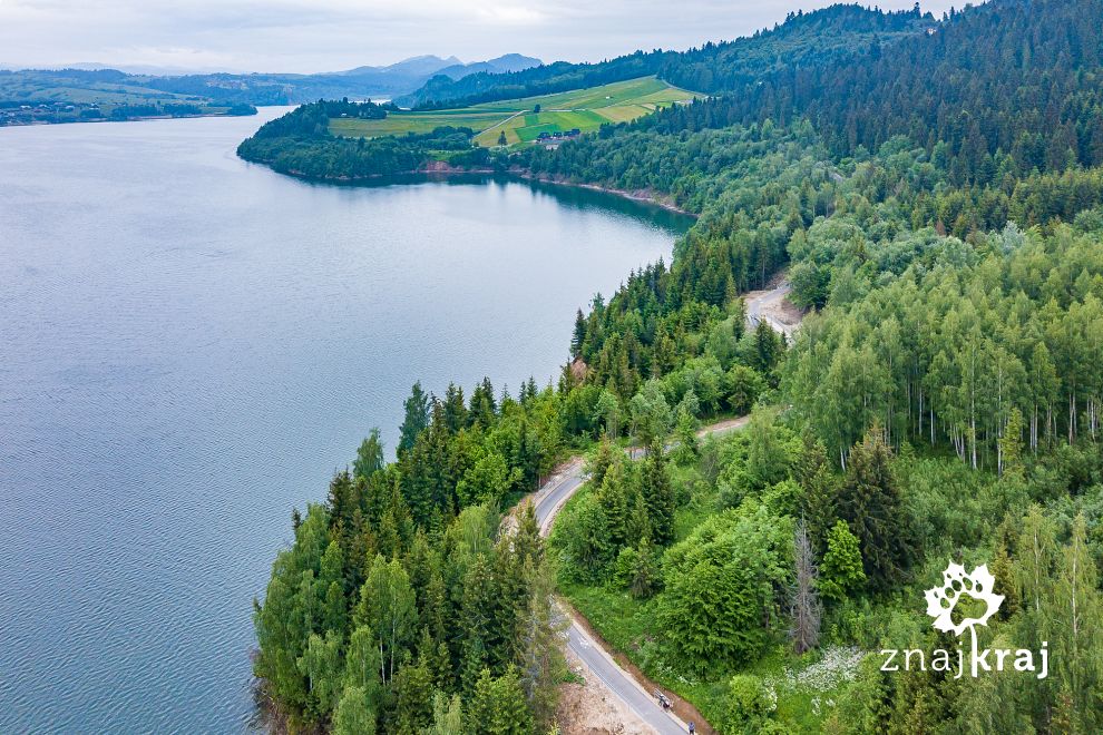 Droga rowerowa Velo Dunajec nad Jeziorem Czorsztyńskim