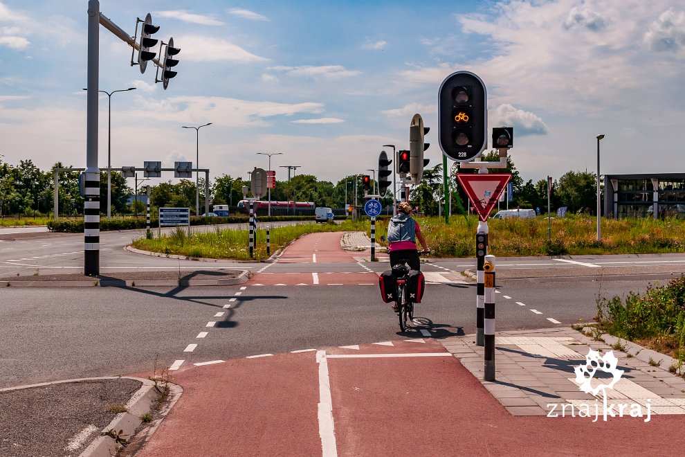 droga-rowerowa-w-dwoch-kierunkach-holand