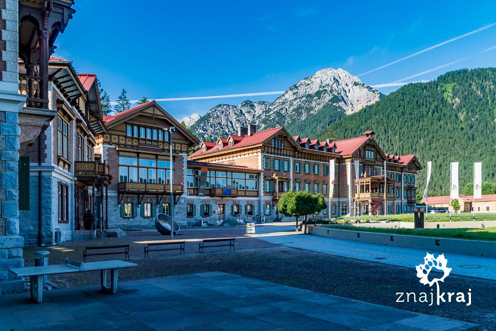 Kompleks odrestaurowanego Grand Hotelu w Toblach
