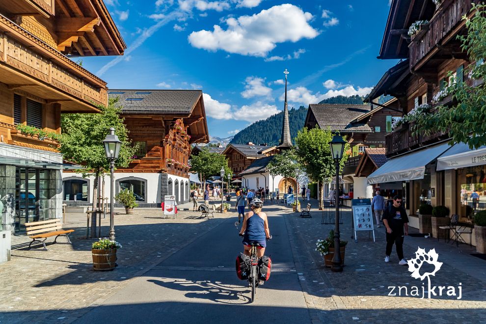 Gstaad - promenada w centrum