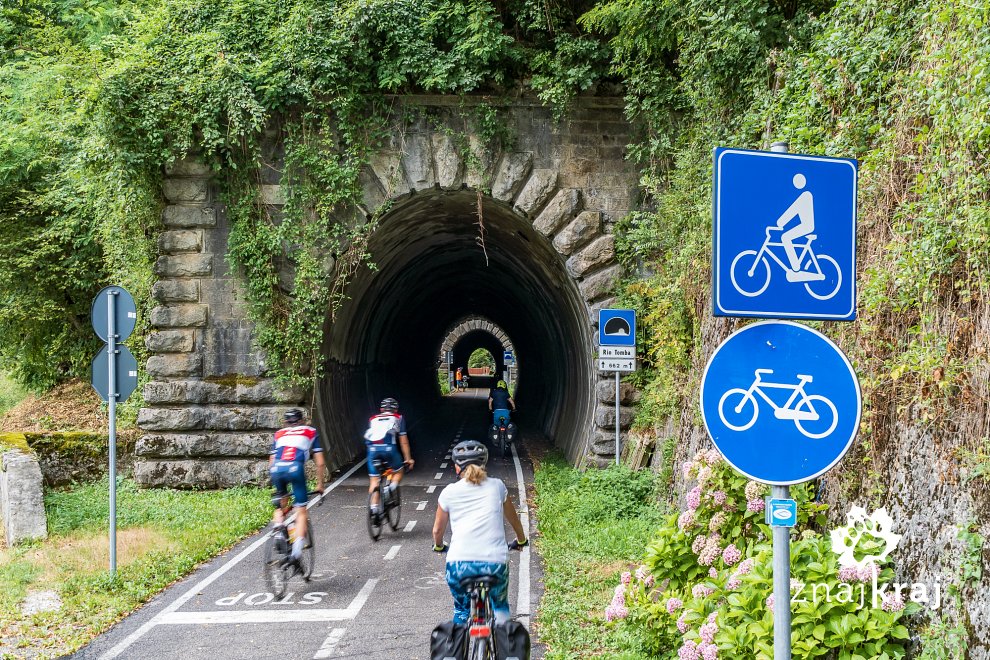 kilka-krotkich-tuneli-na-szlaku-rowerowy