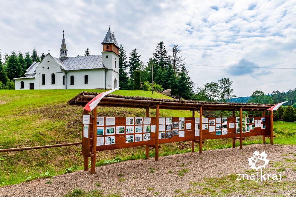 Kościół i wystawa w Borownicy