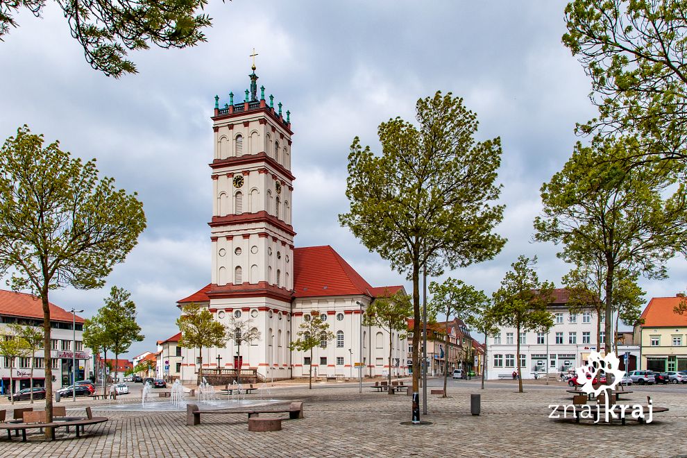 Kościół miejski i rynek w Neustrelitz