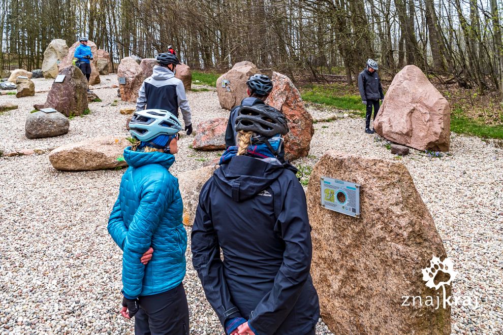 lapidarium-geologiczne-na-wzgorzach-dyle