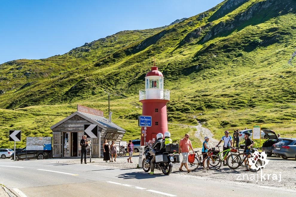 Latarnia morska na przełęczy Oberalp w Alpach