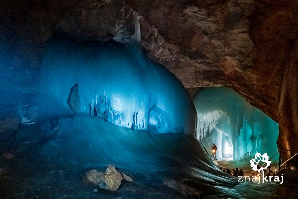 lodowy-slon-w-eisriesenwelt-w-werfen-alp