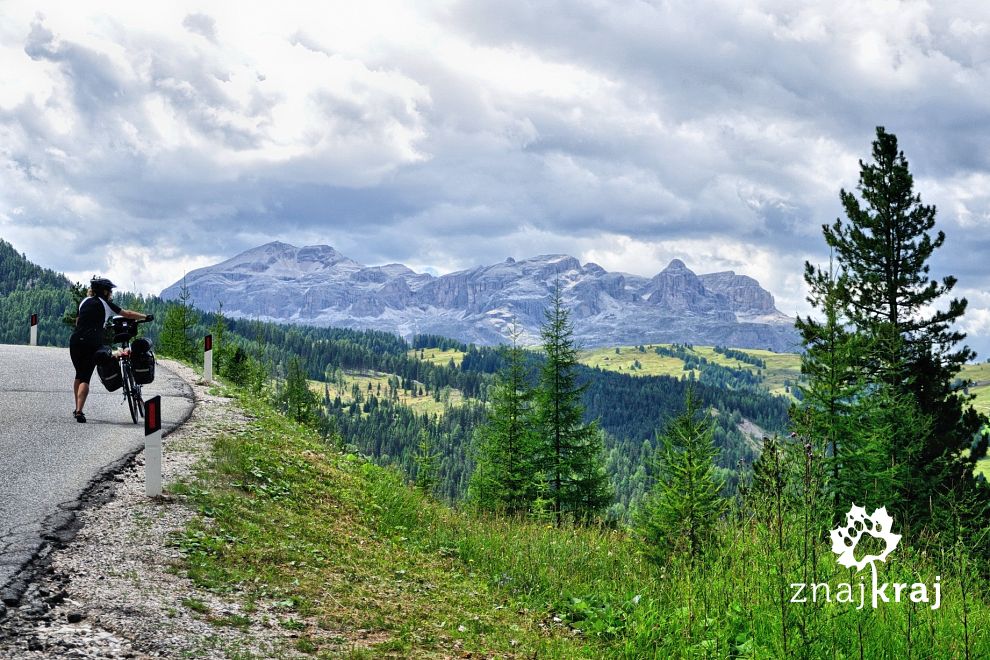 Masyw Marmolady z podjazdu pod Passo di Valparola