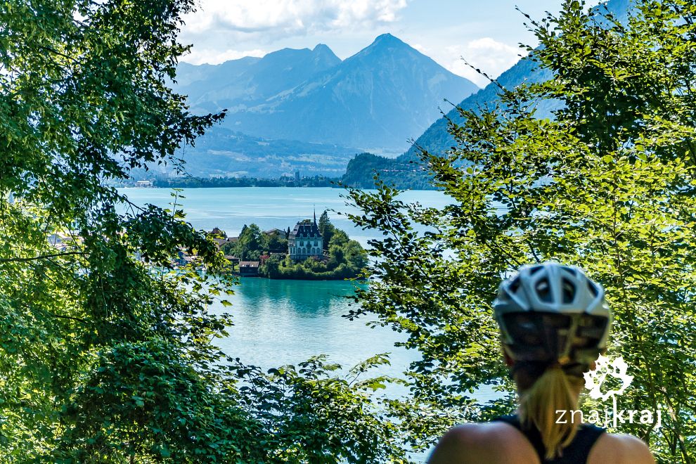 Miasteczko Iseltwald na jeziorze Brienzersee