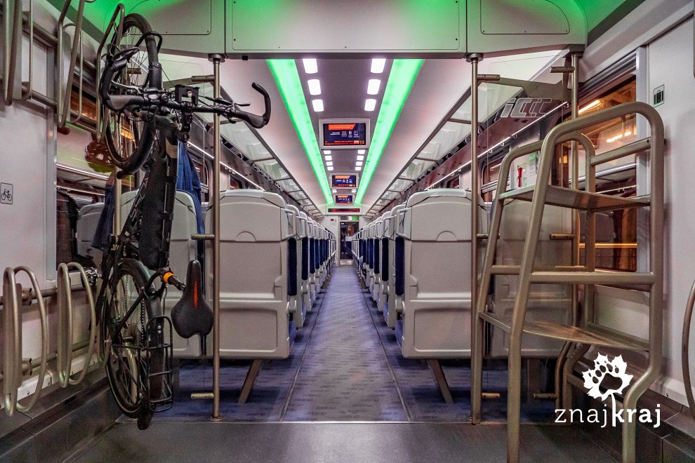 Miejsca na rowery w wagonie 175A-20 pociągu IC Piast