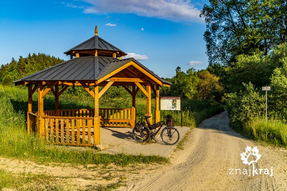 Miejsce postojowe przy Rowerowym Szlaku Wód Mineralnych