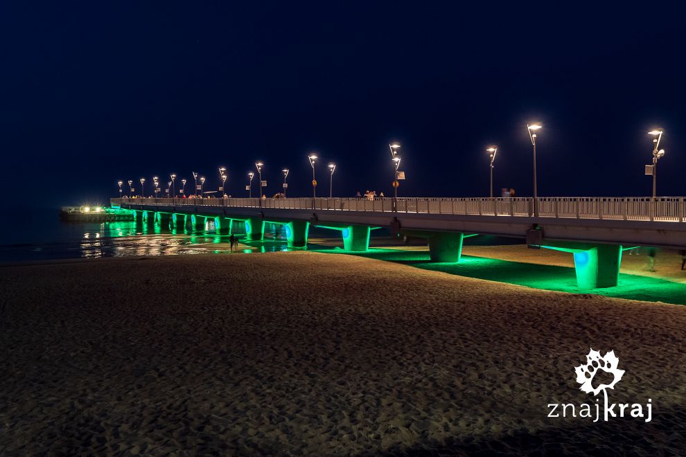 Molo w Kołobrzegu nocą