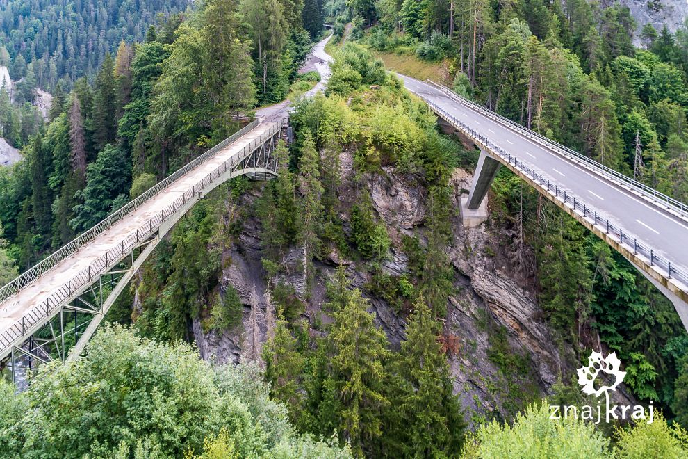 Mosty nad wąwozem Versam koło wąwozu Ruinaulta