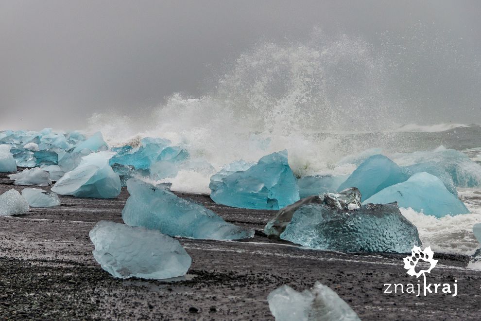 Nad oceanem koło laguny Jökulsárlón