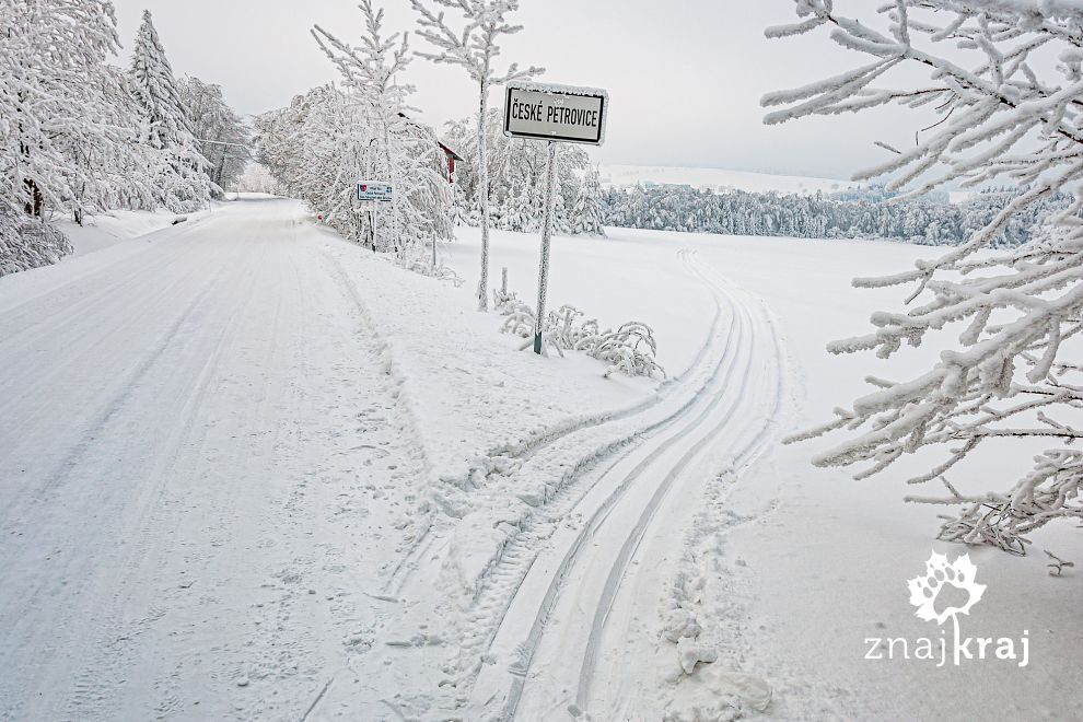 Narciarska trasa między czeskimi wsiami
