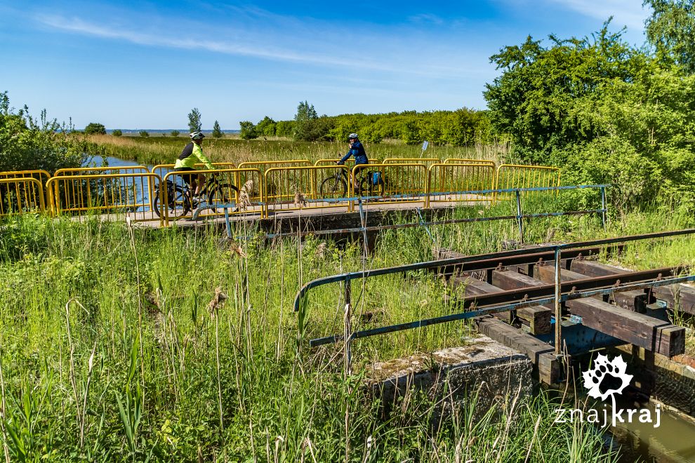 niewielki-mostek-na-green-velo-nad-zalew