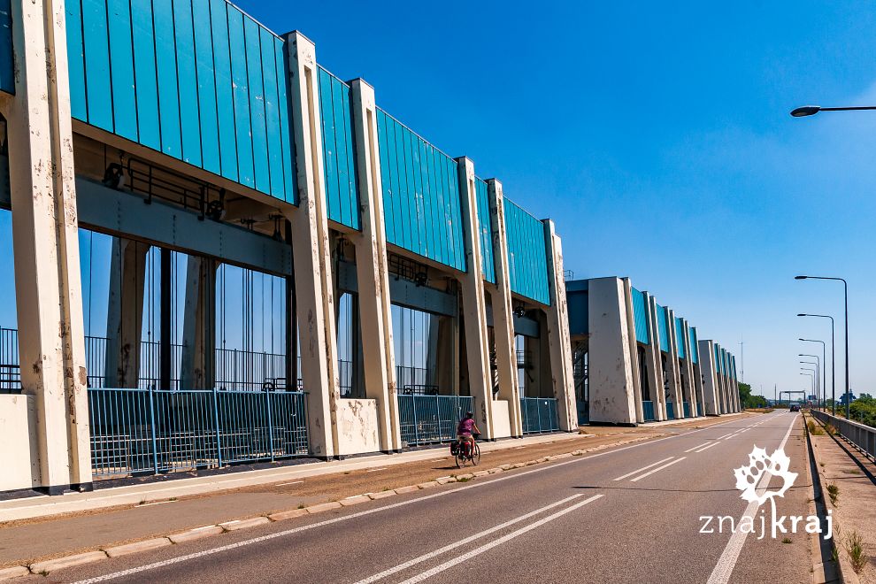 Ogromne śluzy Fryzją a Groningen