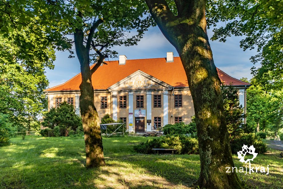 Pałac biskupów warmińskich w Smolajnach