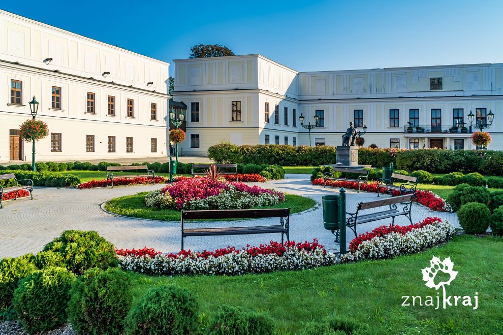 Tomáš Masaryk przed Pałacem we Frysztacie