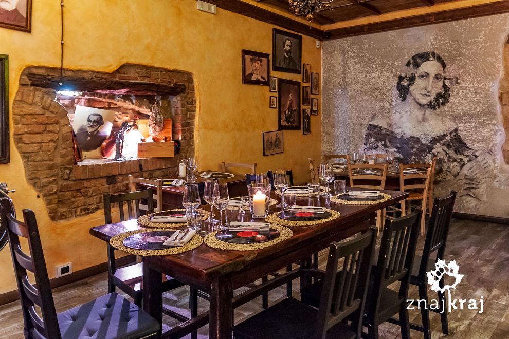 Piękne wnętrza restauracji w Parmie