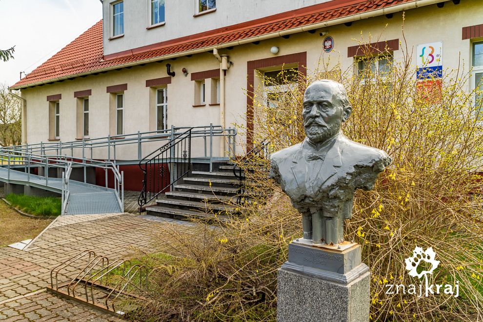 Popiersie Emila von Behringa w Ławicach